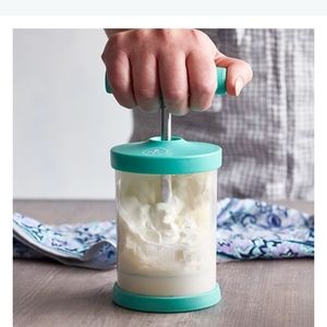 Pampered chef Whipped cream maker